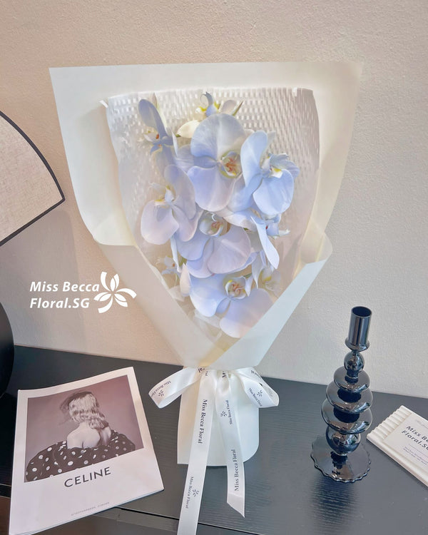 Fresh Moon Light Blue orchid flower bouquet