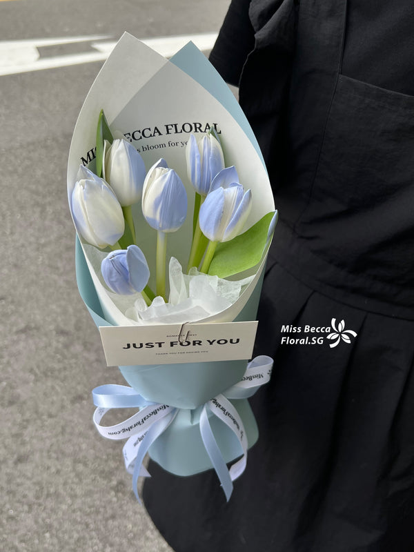 Korea style mini tulip bouquet moonlight blue