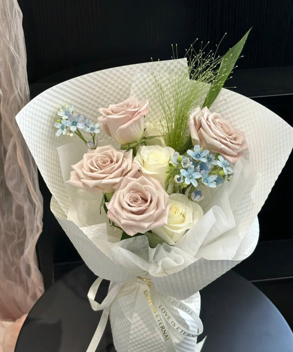 Korea style manta and white rose fresh flower bouquet