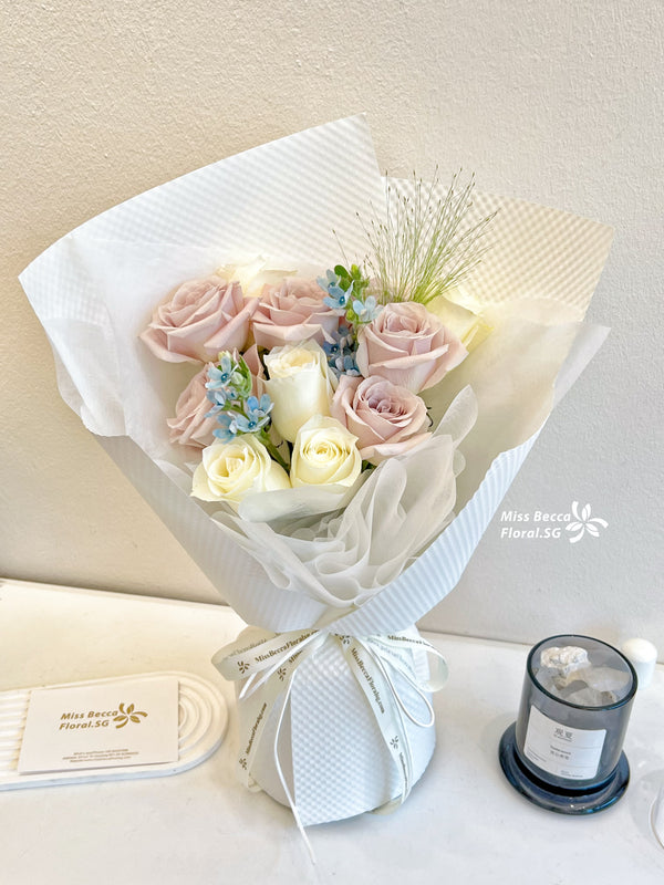 Korea style manta and white rose fresh flower bouquet