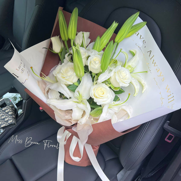 White Lily And Roses Mix Flower Bouquet