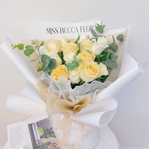 White rose champagne rose mixed Flower Bouquet