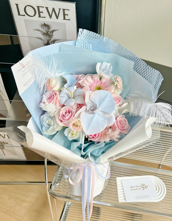 Korea style pink and blue fresh flower bouquet