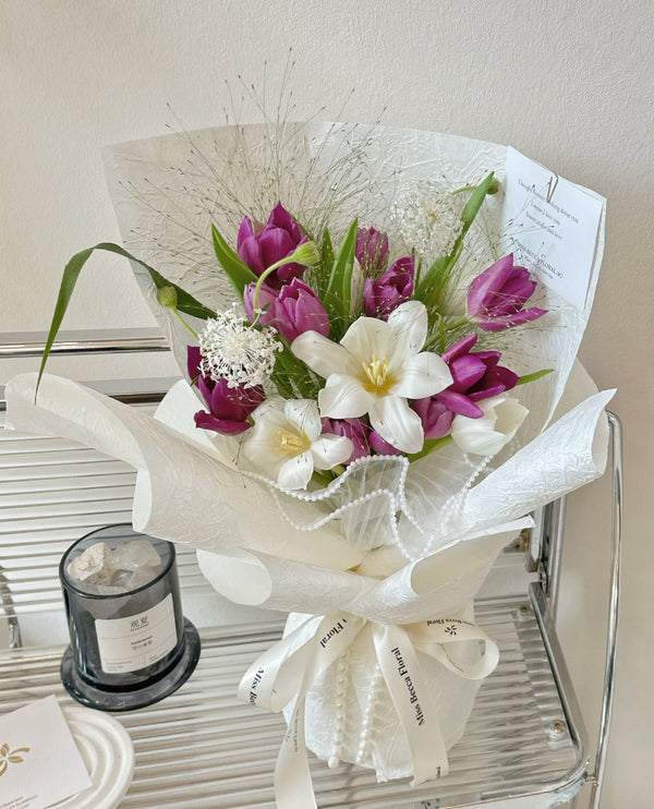 Korea style white and purple tulip flower fresh flower bouquet