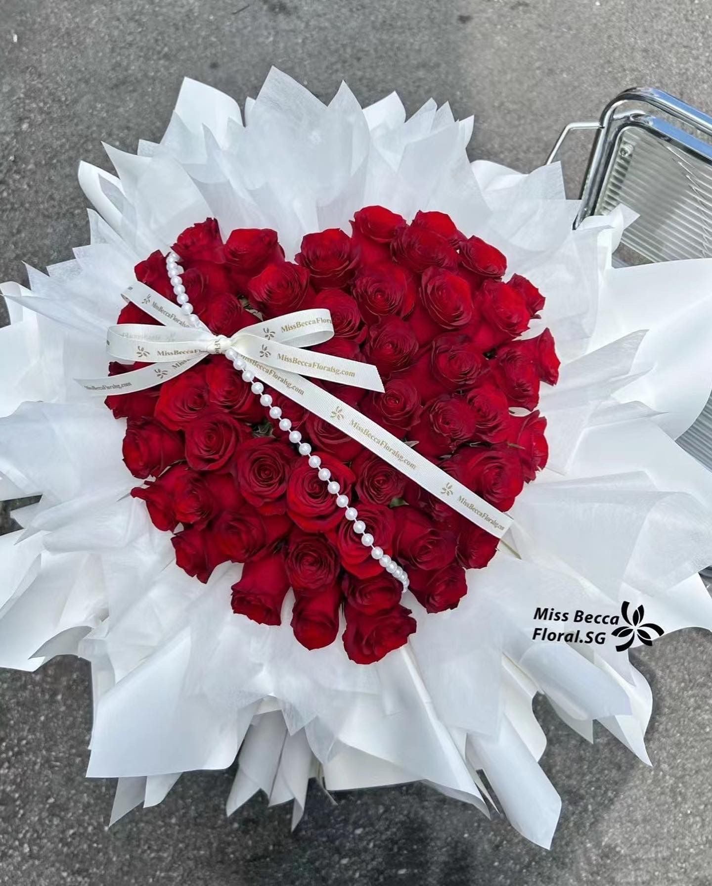 V Shape Roses love shape red roses fresh Flower Bouquet 33/52/99 stalks available ...